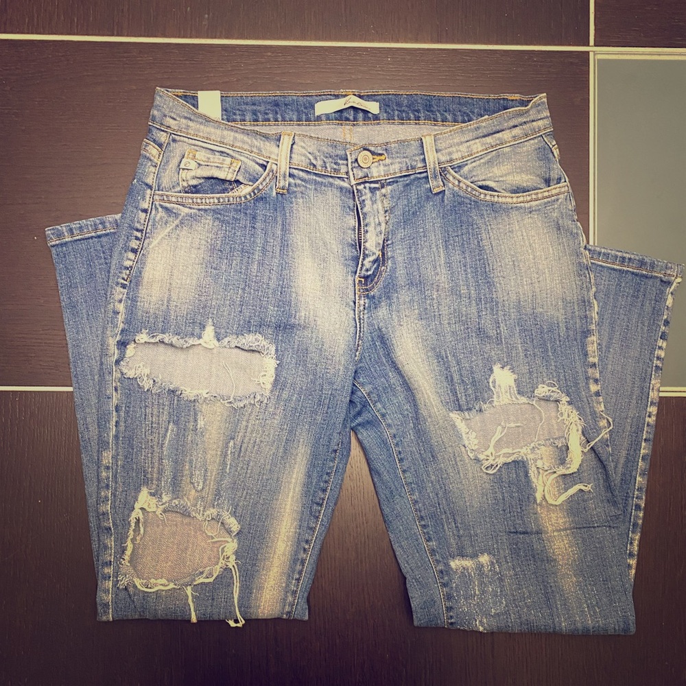 Mid-rise boyfriend crop destructed denim